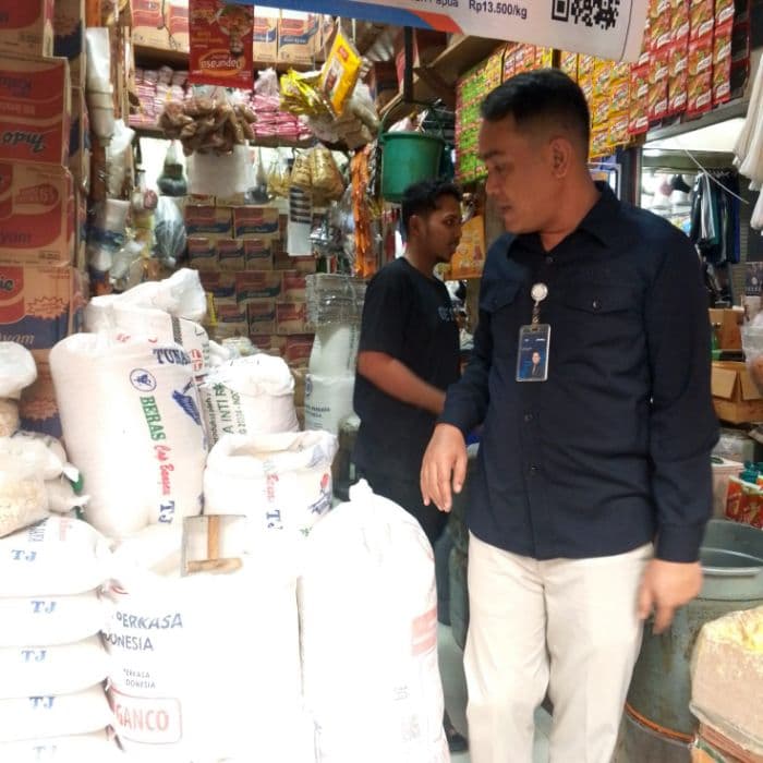 sidak_mendadak_bulog_sumut_stok_beras_51_ribu_ton