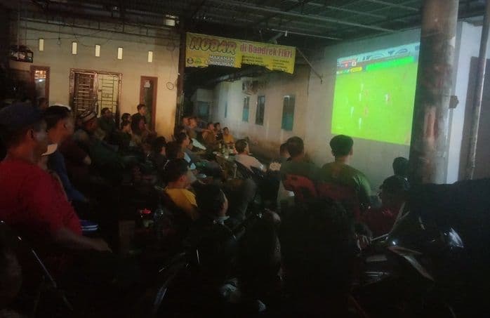 indonesia_menang_10_atas_bahrain_warga_asahan_senang_tapi_belum_puas