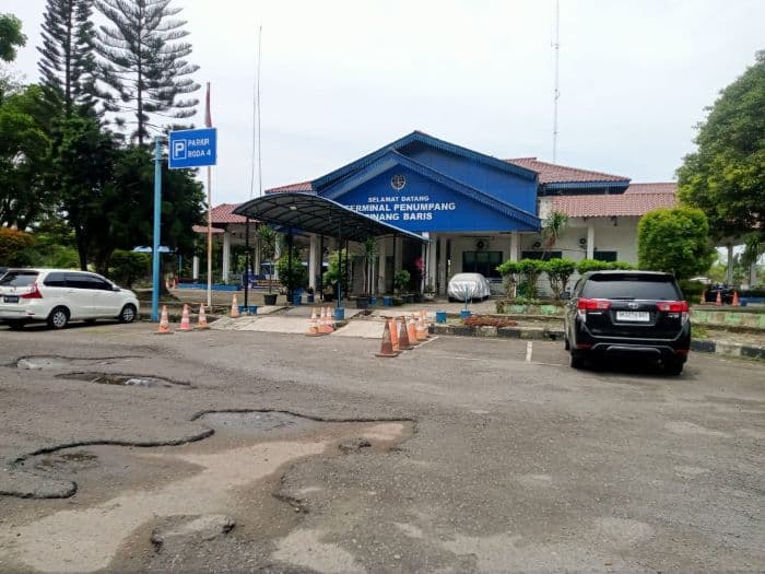 jelang_lebaran_aktivitas_di_terminal_pinang_baris_sepi