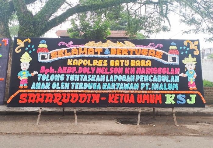 papan_bunga_sertijab_kapolres_batu_bara_curi_perhatian