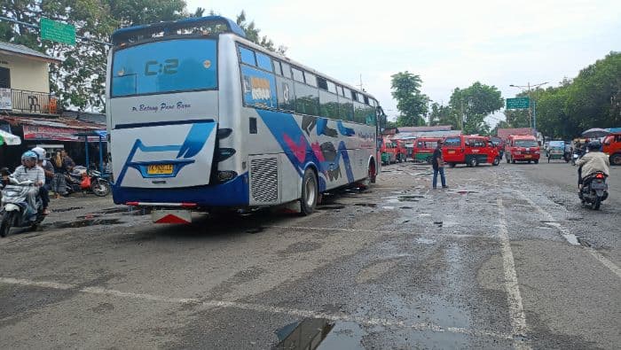 terminal_binjai_mulai_dipadati_pemudik_tarif_bus_ikut_naik_