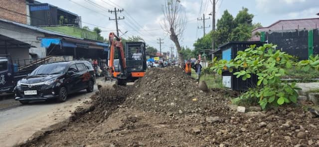 usai_didemo_warga_jalan_rusak_bekas_galian_di_binjai_selesai_sebelum_lebaran