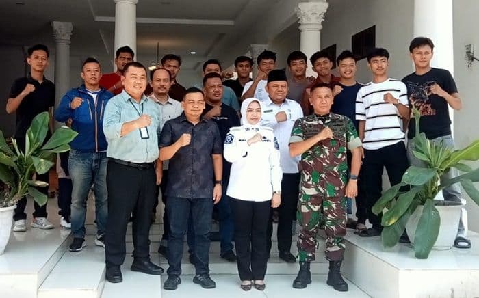 bupati_labuhanbatu_lepas_tim_sepak_bola_poslab_menuju_liga_4
