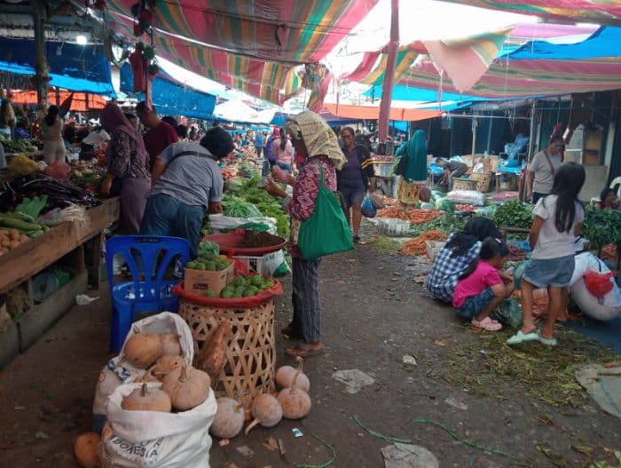 harga_bahan_pokok_di_pasar_pangururan_alami_fluktuasi_jagung_diatas_het