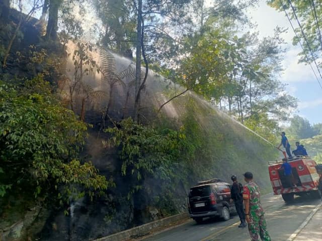 karhutla_terjadi_di_girsang_simalungun