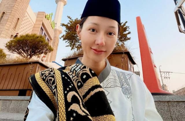 lucinta_luna_refleksi_spiritual_saat_merayakan_idulfitri_di_korea