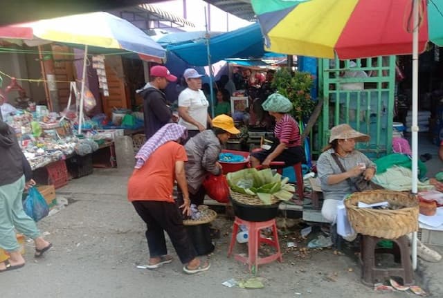 warga_porsea_borong_sembako_pembeli_onan_meningkat_diduga_imbas_thr_dan_isu_kenaikan_harga