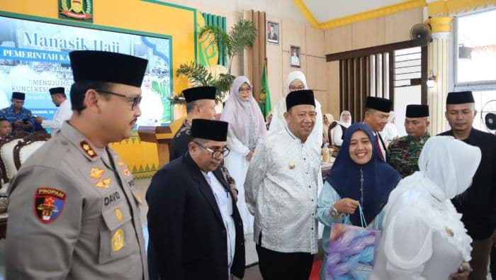454_jemaah_calon_haji_langkat_ikuti_tepung_tawar