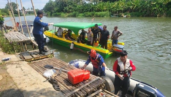 driver_taksi_online_dihabisi_dan_dibuang_ke_kali_baru_polisi_tangkap_dua_pelaku_