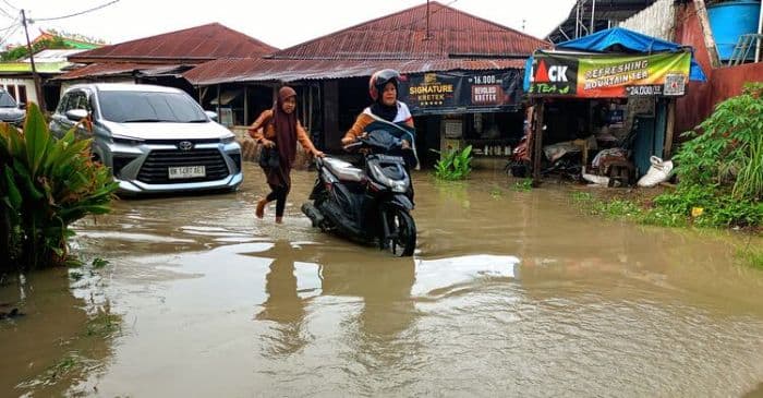 hujan_deras_rendam_puluhan_rumah_di_stabat_langkat