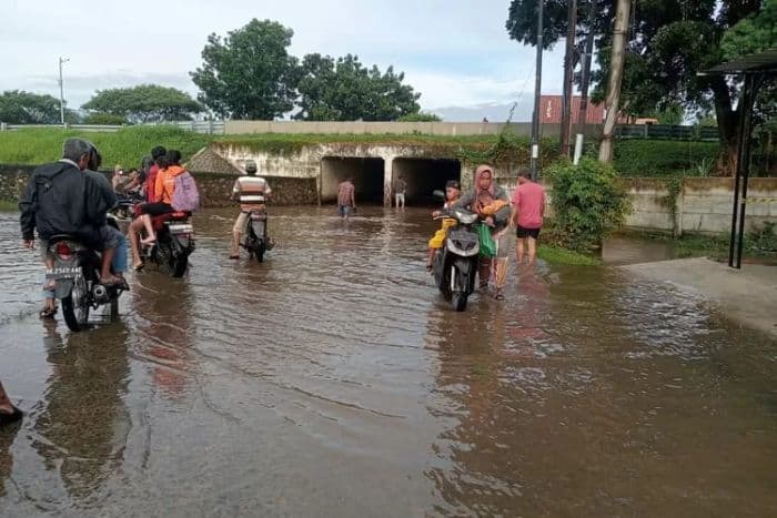 warga_labuhan_minta_perhatian_pemko_medan_untuk_atasi_banjir