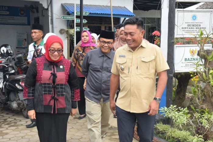 menteri_pppa_apresiasi_koperasi_desa_merah_putih_di_deli_serdang