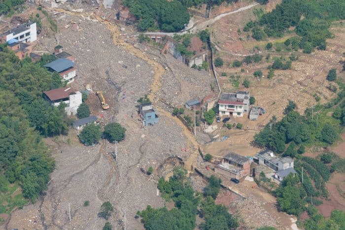 banjir_bandang_di_china_tewaskan_tiga_orang_17_hilang