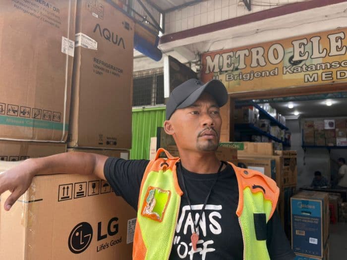 begini_kesaksian_jukir_saat_pencurian_150_gram_emas_di_jalan_brigjen_katamso_medan