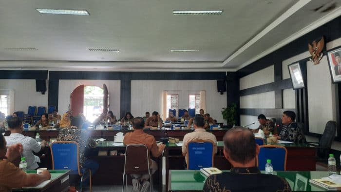 disdukcapil_simalungun_diminta_tingkatkan_layanan_dan_akurasi_data_secara_berkala_
