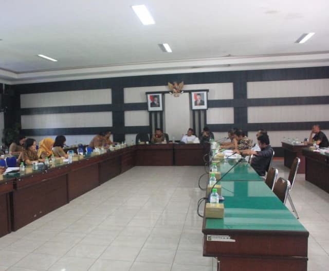 dprd_simalungun_soroti_data_kemiskinan_dan_penonaktifan_bpjs_warga_miskin