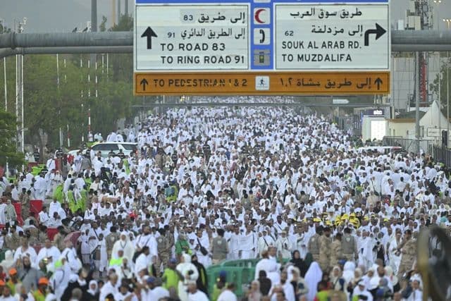 jemaah_haji_bergerak_ke_arafah_hari_ini