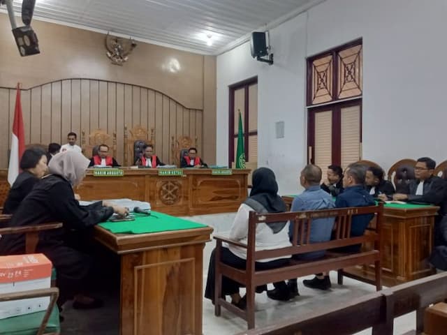 kasus_korupsi_belanja_bbm_rp332_juta_eks_camat_medan_polonia_dkk_dituntut_dua_tahun_penjara