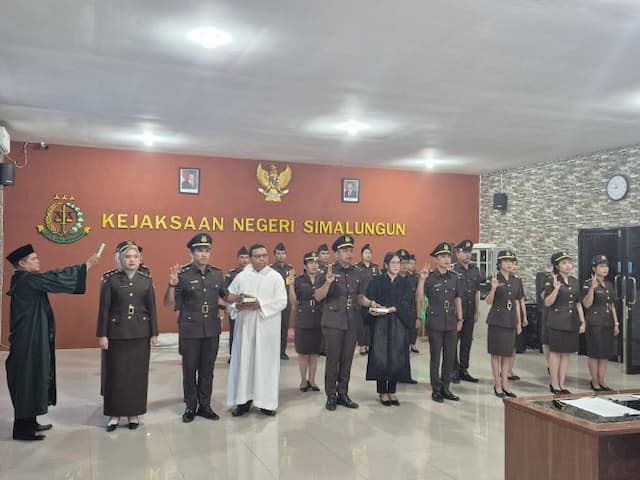 kejari_simalungun_lantik_14_pns_baru_kajari_tekankan_integritas_dan_profesionalisme
