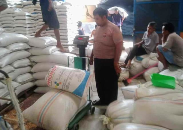 polres_batu_bara_dampingi_penjualan_189_ton_jagung_petani_ke_bulog_kisaran
