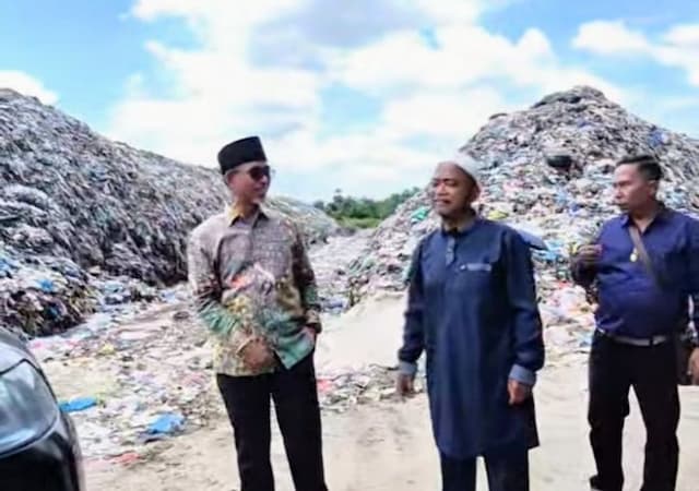 warga_batu_bara_keluhkan_tpa_sampah_dekat_permukiman_dprd_sumut_tinjau_lokasi