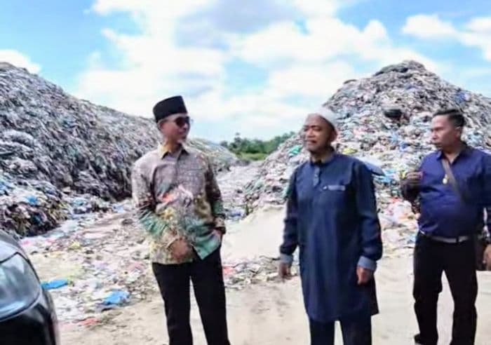 warga_batu_bara_keluhkan_tpa_sampah_dekat_permukiman_dprd_sumut_tinjau_lokasi