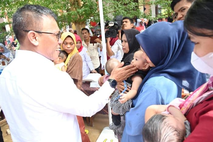 bupati_masinton_imbau_warga_tapteng_tak_kuatir_datangi_fasilitas_kesehatan