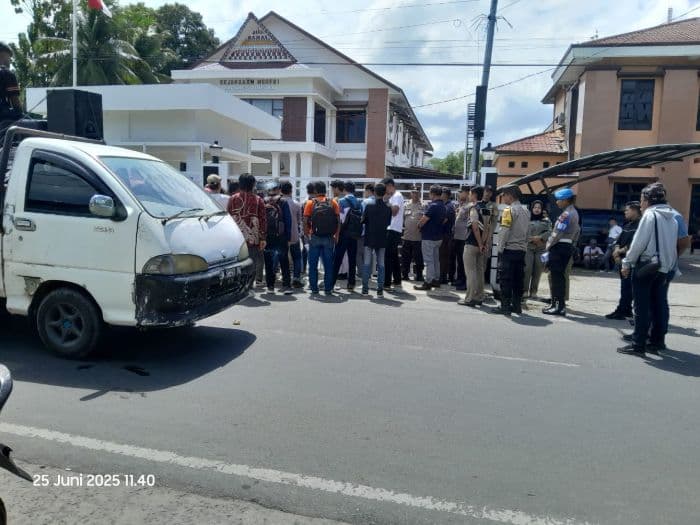 kejari_padangsidimpuan_didesak_tindaklanjuti_kasus_dugaan_pemotongan_add_2023