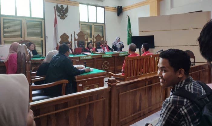 terdakwa_mengaku_belum_makan_hakim_kaget_sidang_digelar_saat_mereka_lemas
