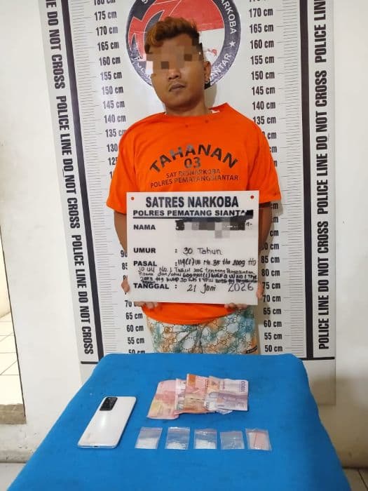 digerebek_di_hotel_pria_di_siantar_tertangkap_bawa_443_gram_sabu