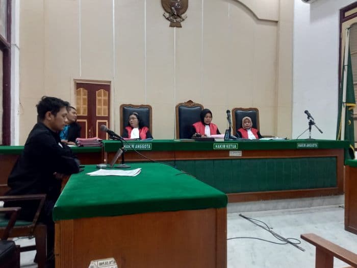palsukan_54_cek_bank_mandiri_mantan_manajer_keuangan_pt_tsi_divonis_55_tahun_penjara