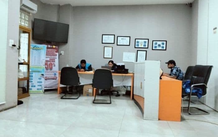 pelanggan_mengaku_dipaksa_ganti_meter_listrik_ke_token_pln_minta_identitas_petugas_dicek