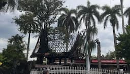 rumah_adat_monumen_sisingamangaraja_xii_terbakar_disdikbud_medan_sebut_dikelola_pemprov_sumut