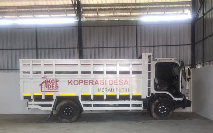 21_kdkmp_di_dairi_terima_truk_kopdes_merah_putih_belum_beroperasi