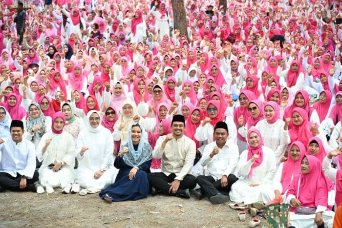 berangkatkan_10_warga_umroh_bobby_nasution_salurkan_zakat_asn_untuk_renovasi_rumah_di_sergai