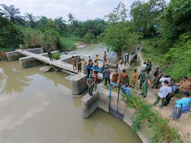 bupati_asahan_cek_3_proyek_strategis_ada_jembatan_87_meter_dan_irigasi_430_hektare
