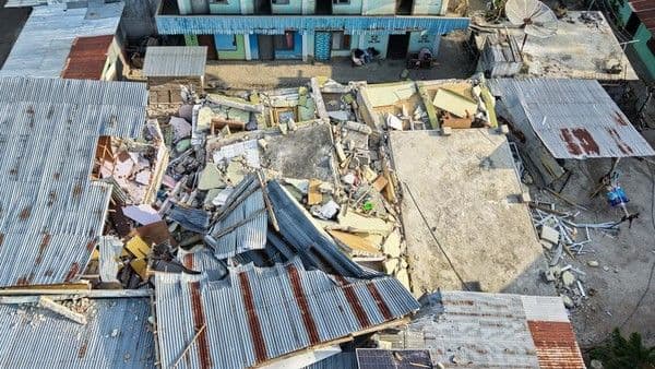 korban_gempa_ntt_tembus_100_orang_lebih_dari_180_ribu_warga_mengungsi_