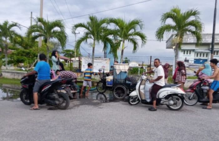 warga_medan_labuhan_keluhkan_air_pdam_mati_1_minggu_dan_ancam_demo