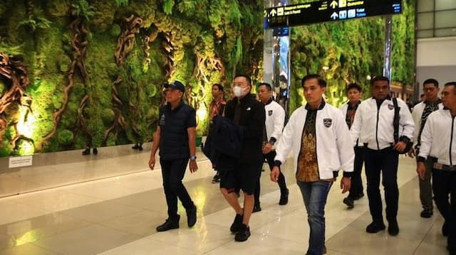 bareskrim_tangkap_buron_bos_3_situs_judi_online_internasional_di_thailand