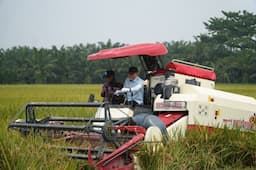 pemerintah_dan_bulog_salurkan_bantuan_pangan_beras_30_kg_untuk_warga_asahan_hingga_desember_2026_