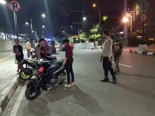 polsek_medan_timur_amankan_14_motor_berknalpot_brong_antisipasi_balap_liar_di_underpass_hm_yamin