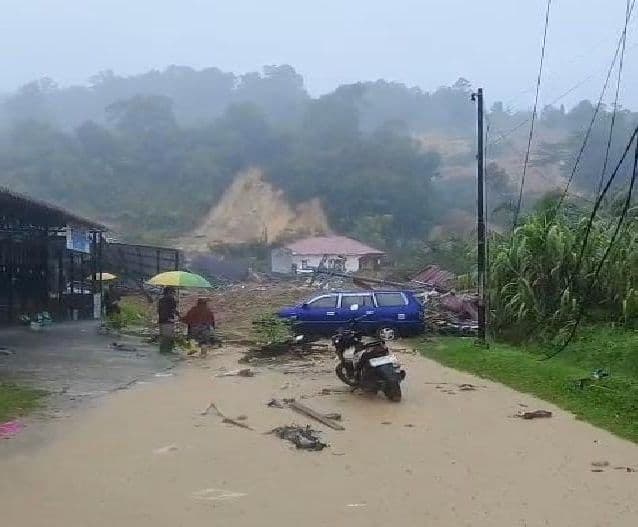 banjir_dan_longsor_lumpuhkan_infrastruktur_pln_di_sibolgatapteng_status_siaga_diaktifkan