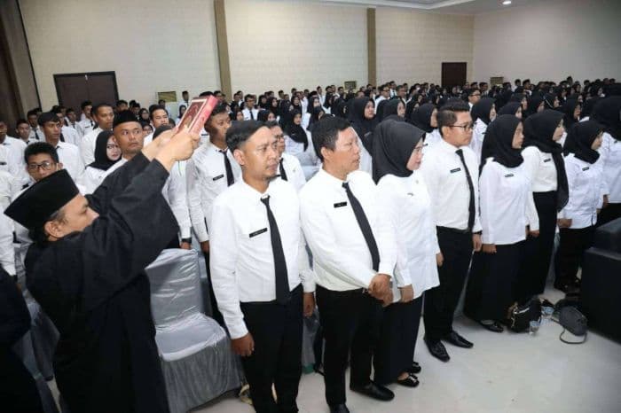 dpr_dan_pemerintah_bahas_ulang_revisi_uu_asn_2023_status_pppk_jadi_sorotan