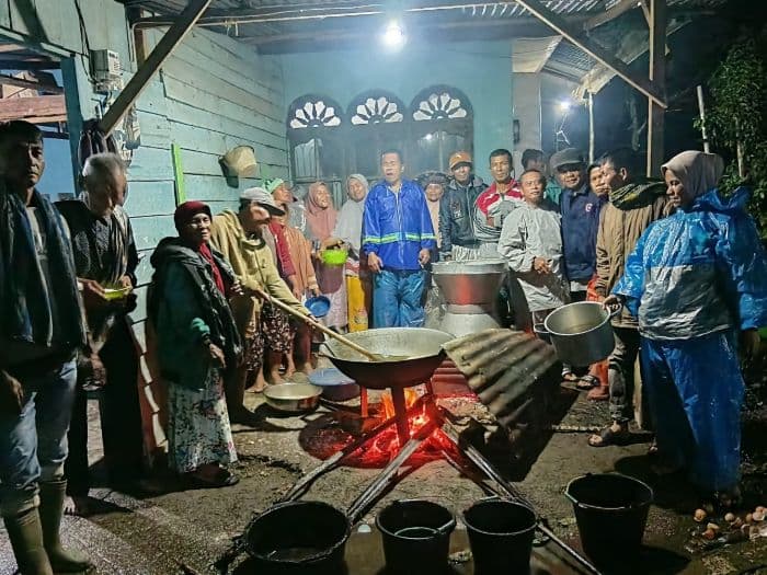 lima_titik_dapur_umum_dibuka_pasca_banjir_di_kota_padangsidimpuan