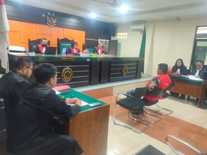 oknum_polisi_bripka_alfi_dituntut_9_tahun_penjara_atas_perdagangan_12_ton_sisik_trenggiling