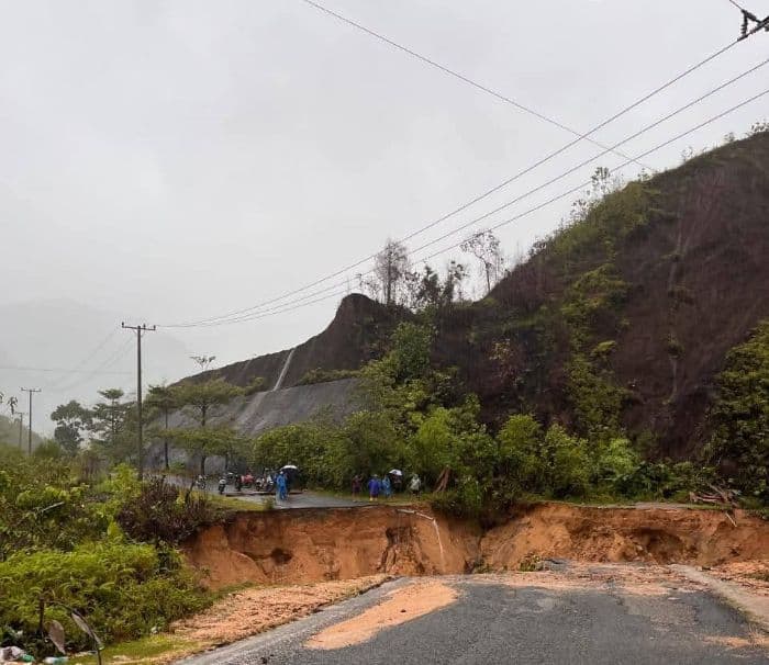 taptengsibolga_dikepung_banjir_dan_longsor