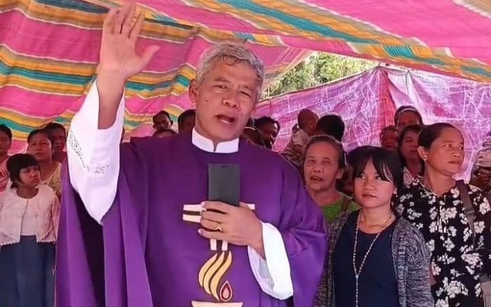 gema_natal_di_tengah_pengungsian_tukka_harapan_yang_tak_pernah_padam_
