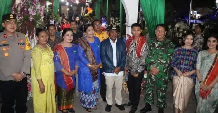jaga_kerukunan_wali_kota_binjai_dan_forkopimda_sambangi_gereja_pada_malam_natal