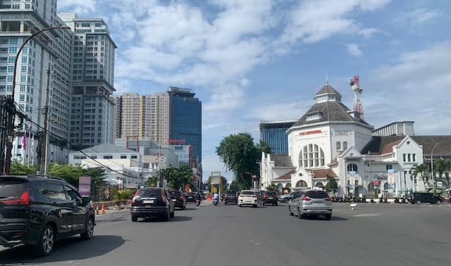 lalu_lintas_medan_lengang_saat_natal_antrean_panjang_mengular_di_sun_plaza_