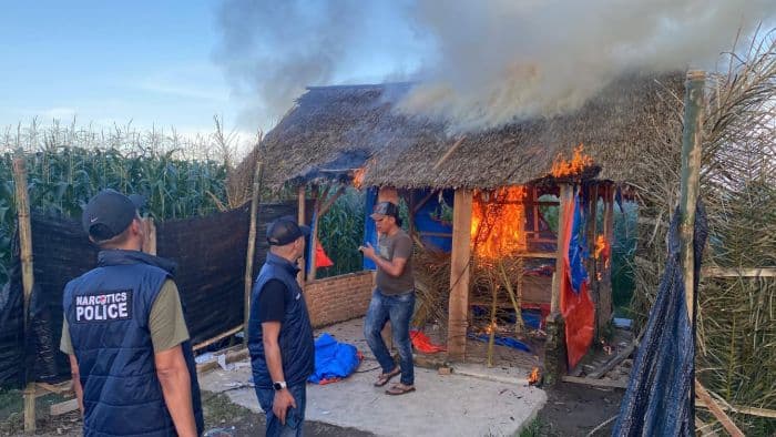 barak_sarang_narkoba_di_tunggorono_kota_binjai_digerebek_lalu_dibakar